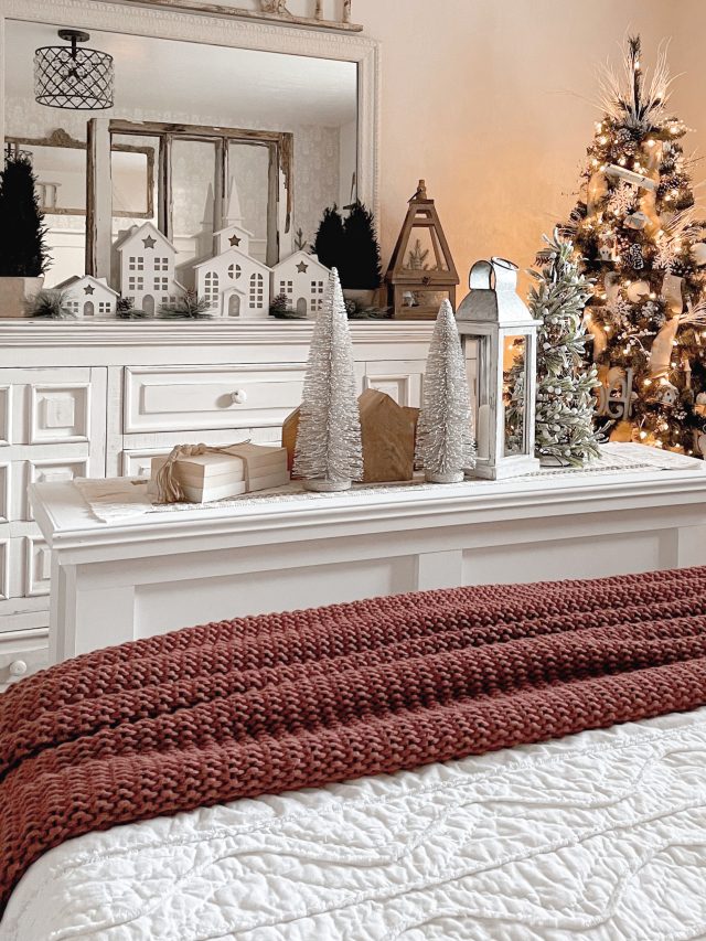 Cozy Christmas Bedroom Idea